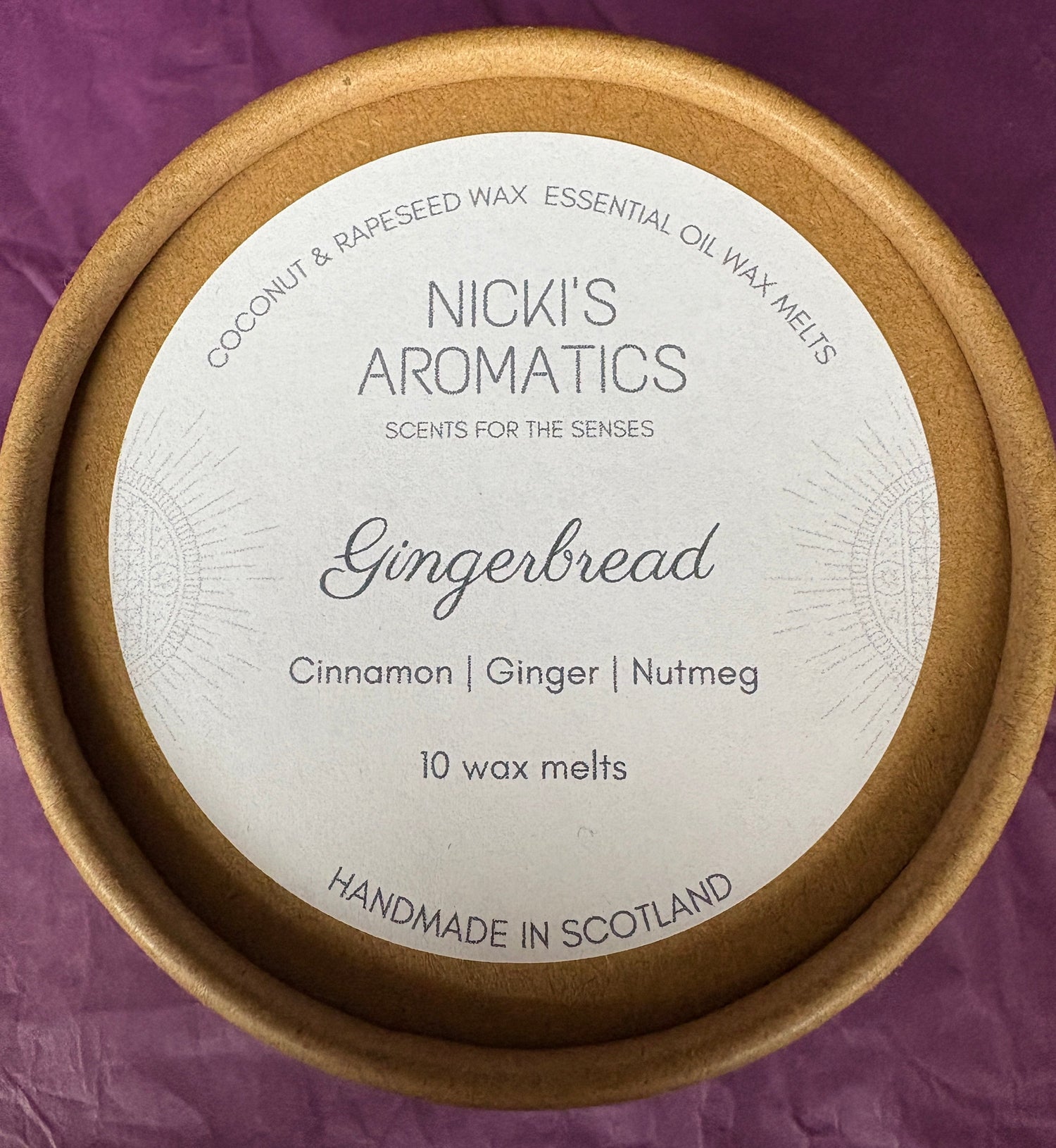 Niklis Aromatics Gingerbread wax melt container on a purple background
